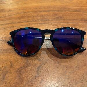 Blenders sun glasses